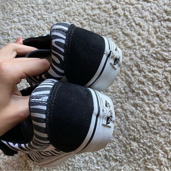 Vans Old Skool Velcro Suede Canvas Black Zebra Sneakers Size 7 - Picture 4 of 8